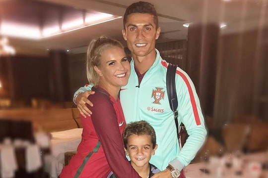 Chị Ronaldo: 'Em tôi gánh vác Bồ Đào Nha 20 năm'