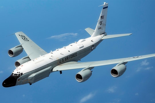 Trinh sát cơ Mỹ áp sát, thăm dò phòng không Venezuela