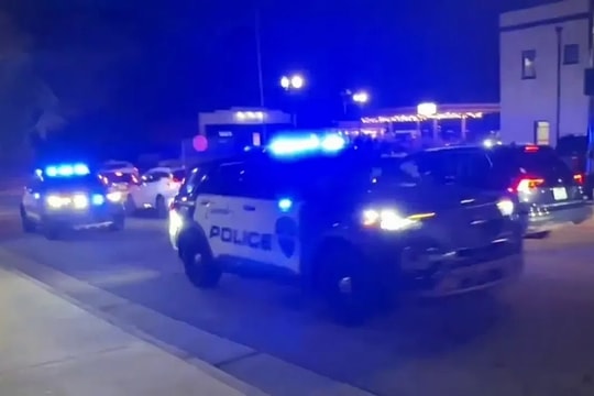 Xả súng trong lễ thắp sáng cây thông Noel ở Mỹ