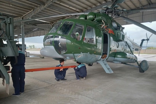 Điều 4 trực thăng cứu trợ người dân 'rốn lũ' Đăk Lăk