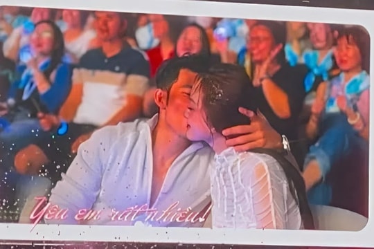 Liên Bỉnh Phát hôn bạn gái Ngọc Kayla trước 'kiss cam'