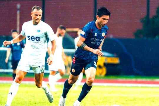 CLB CAHN báo tin 'nóng', đăng ký Văn Hậu ở giai đoạn lượt về V-League 2025 - 2026