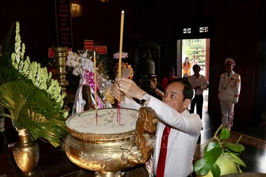 Dâng hương tưởng niệm 85 năm Ngày Khởi nghĩa Nam Kỳ