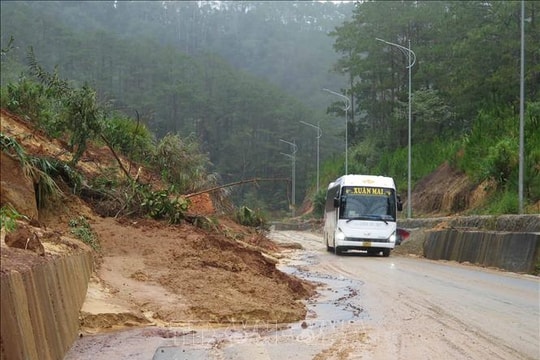 Sạt lở nghiêm trọng, Quốc lộ 24 bị chia cắt