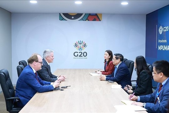 Thủ tướng Phạm Minh Chính gặp Tổng Thư ký OECD