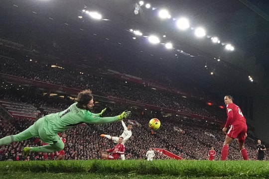 Van Dijk: 'Liverpool để thủng lưới quá dễ'