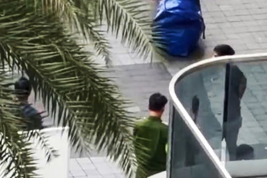 Thi thể trong túi xách ở cao ốc TP HCM