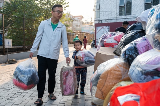 Người dân cả nước hướng về vùng lũ