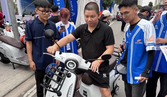 Doanh số xe máy điện tăng chóng mặt