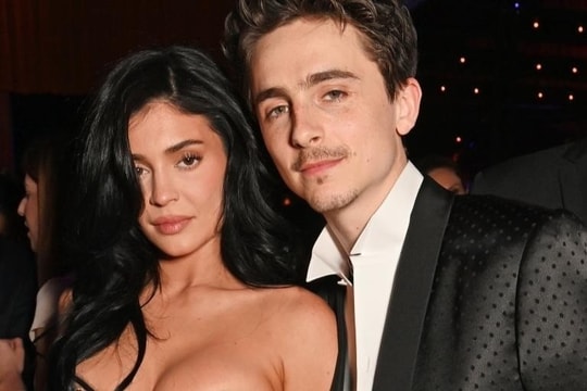 Kylie Jenner chưa chia tay người đàn ông đẹp trai nhất thế giới