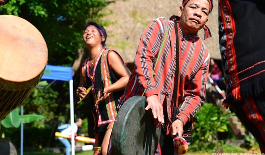 Vũ điệu cồng chiêng trong Ngày Đại đoàn kết các dân tộc