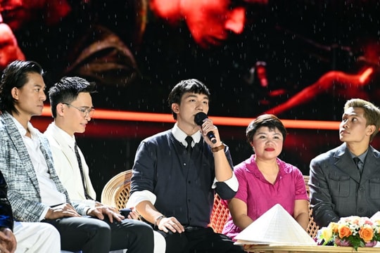 Dàn diễn viên phim trăm tỷ 'đội mưa' giao lưu với khán giả TP.HCM