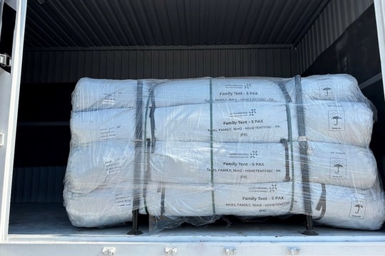 ​Tiếp nhận hàng cứu trợ của Liên minh châu Âu