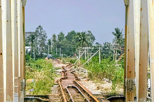 Đường sắt đã thông tàu 46 điểm sạt trôi, còn 15 điểm đang tập trung khắc phục