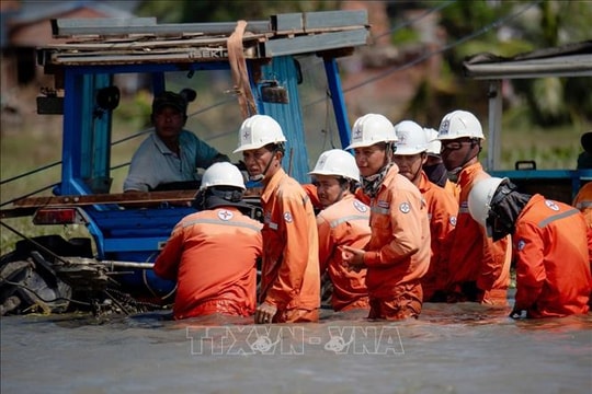 Nhà mạng nỗ lực khôi phục hạ tầng viễn thông, đảm bảo liên lạc tại vùng lũ