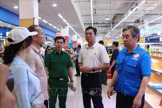 Bộ Công Thương ứng phó mưa lũ Trung Bộ, khôi phục điện và ổn định hàng hóa