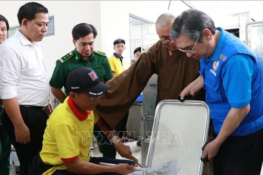 TP Hồ Chí Minh vì đồng bào miền Trung ruột thịt