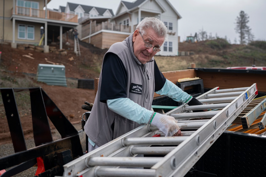 Bi kịch không thể nghỉ hưu của người cao tuổi Mỹ