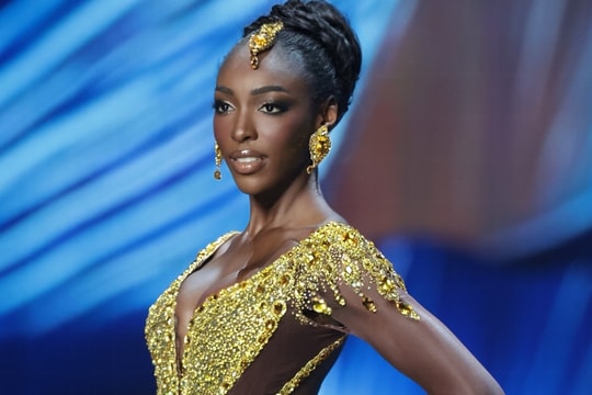 Á hậu Miss Universe 2025 từ bỏ danh hiệu