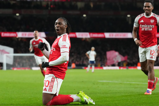 Carragher: 'Đội duy nhất có thể ngăn Arsenal vô địch là chính họ'