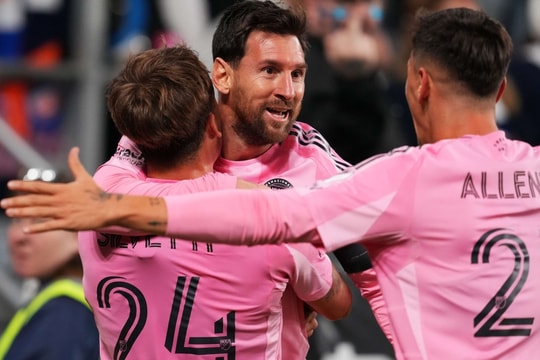 Messi ghi bàn, lập hattrick kiến tạo