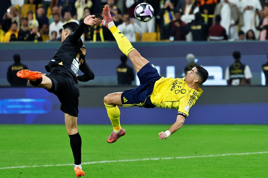 Cú móc bóng đạt 70 km/h của Ronaldo gây sốt