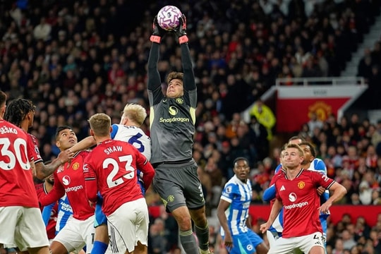 Lammens đang cải thiện hàng thủ Man Utd thế nào