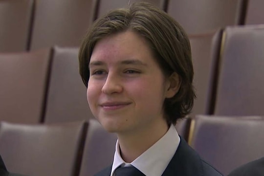 Thần đồng tốt nghiệp tiến sĩ Vật lý ở tuổi 15