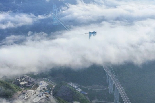 Nước châu Á nào có cây cầu cao nhất so với mặt sông?