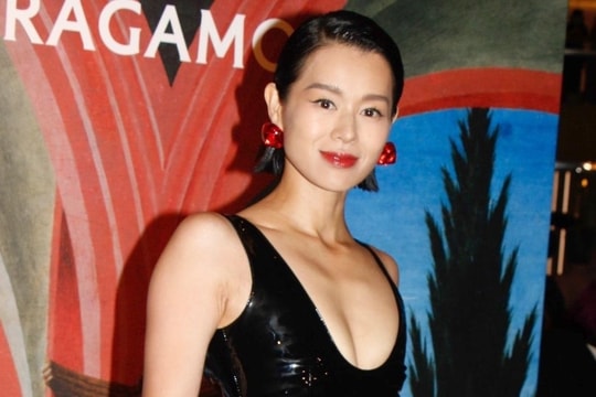 Hồ Hạnh Nhi mở tiệc xa hoa