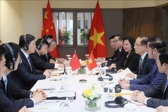 Bộ trưởng Ngoại giao Lê Hoài Trung hội đàm với Chủ tịch Khu tự trị Quảng Tây