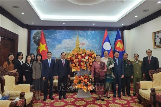 Chúc mừng 50 năm Quốc khánh nước Cộng hòa Dân chủ Nhân dân Lào