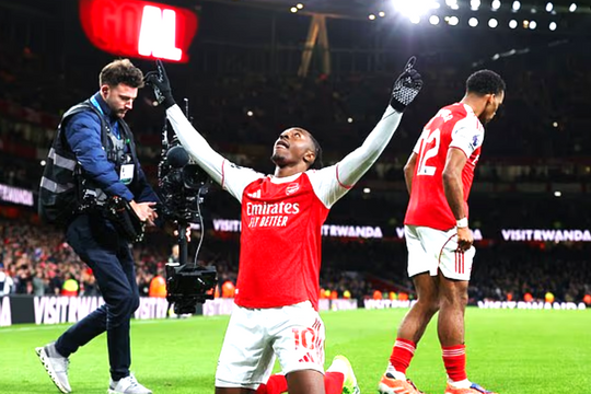 Eberechi Eze: Nghệ sĩ giữa những cỗ máy của Arsenal