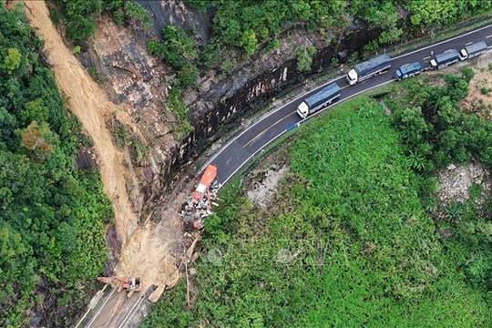 Vẫn còn 12 vị trí tắc đường do mưa lũ trên cấc Quốc lộ qua Khánh Hòa, Lâm Đồng