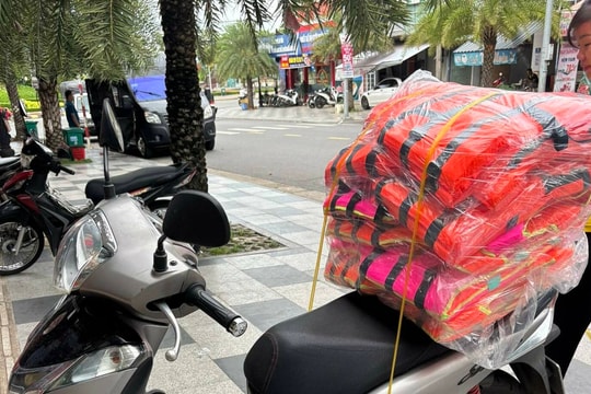 Chi tiền triệu sắm đồ sinh tồn phòng bão lũ