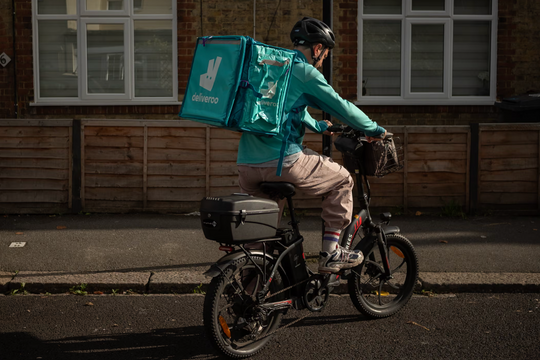 Thạc sĩ, kỹ sư làm shipper 'nô lệ' tại Anh