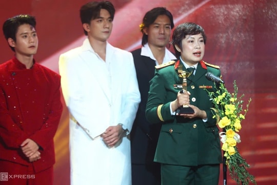 'Mưa đỏ' đoạt Bông Sen Vàng 2025