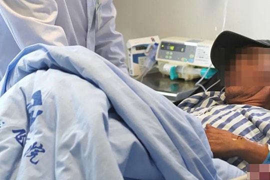 Gắp chiếc bật lửa nằm 30 năm trong dạ dày bệnh nhân