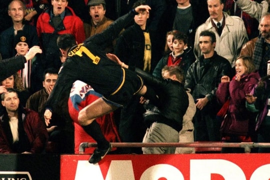 10 thẻ đỏ nổi tiếng trong bóng đá