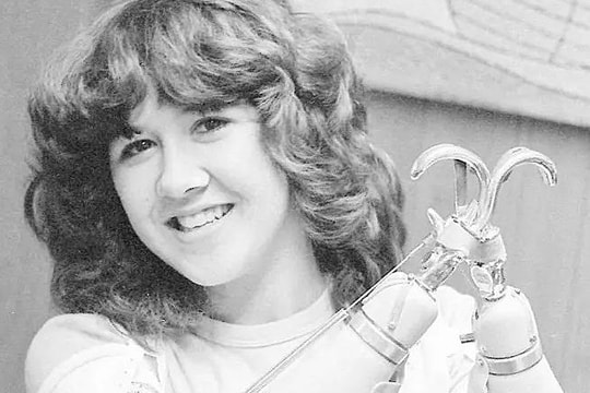 Nỗ lực 'sống sót thần kỳ' của thiếu nữ bị kẻ hiếp dâm vứt xuống núi