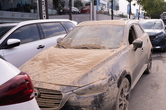 Garage ở Nha Trang kín xe hỏng sau lũ