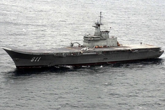 Thái Lan huy động tàu sân bay làm nhiệm vụ ứng phó lũ lụt