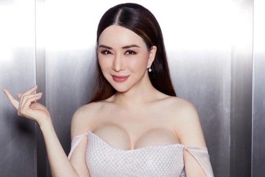 Tòa án phát lệnh bắt giữ nữ tỷ phú chuyển giới