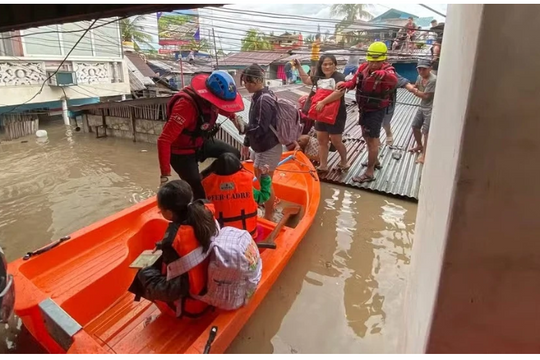 Bão số 15 Koto hoành hành, đe dọa gần 8.000 trường học ở Philippines