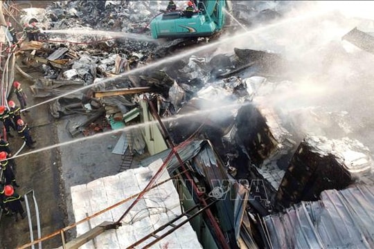 Hỏa hoạn lớn thiêu rụi hàng nghìn m² nhà xưởng tại khu công nghiệp Khai Quang