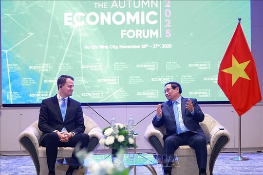 Thủ tướng Phạm Minh Chính tiếp khách quốc tế tham dự Diễn đàn Kinh tế mùa Thu