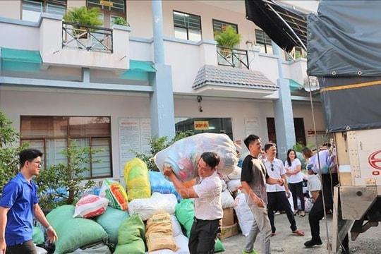 Gom yêu thương gửi đồng bào vùng ảnh hưởng thiên tai ở miền Trung, Tây Nguyên