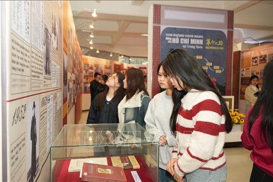 Trưng bày 370 tư liệu, hiện vật về hành trình của Bác Hồ tại Trung Quốc