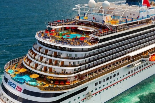 Thi thể nữ du khách nằm dưới gầm giường ở du thuyền, phủ áo phao lên trên