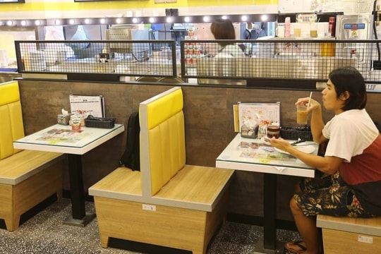 Nhà hàng Hàn Quốc từ chối phục vụ "người cô đơn" gây phẫn nộ